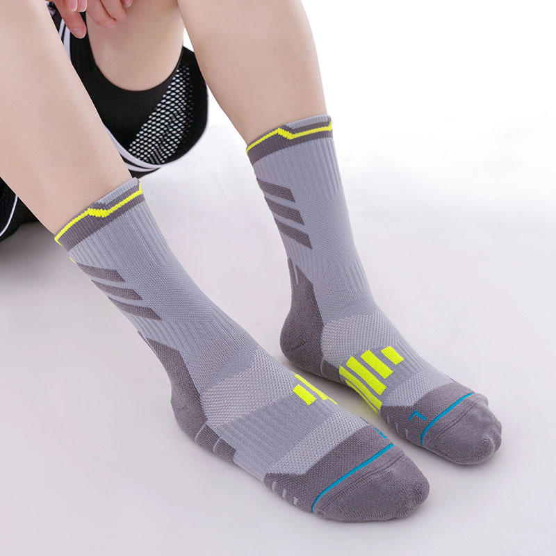 Stocaí spóirt súiteacha cispheile tapaidh tirim breathable